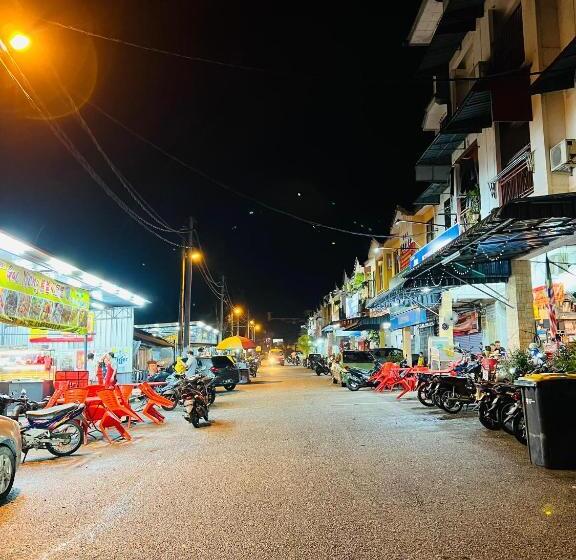 Shoplot Hostel Pangkor