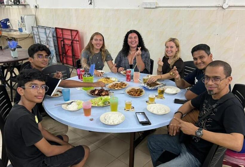 Shoplot Hostel Pangkor