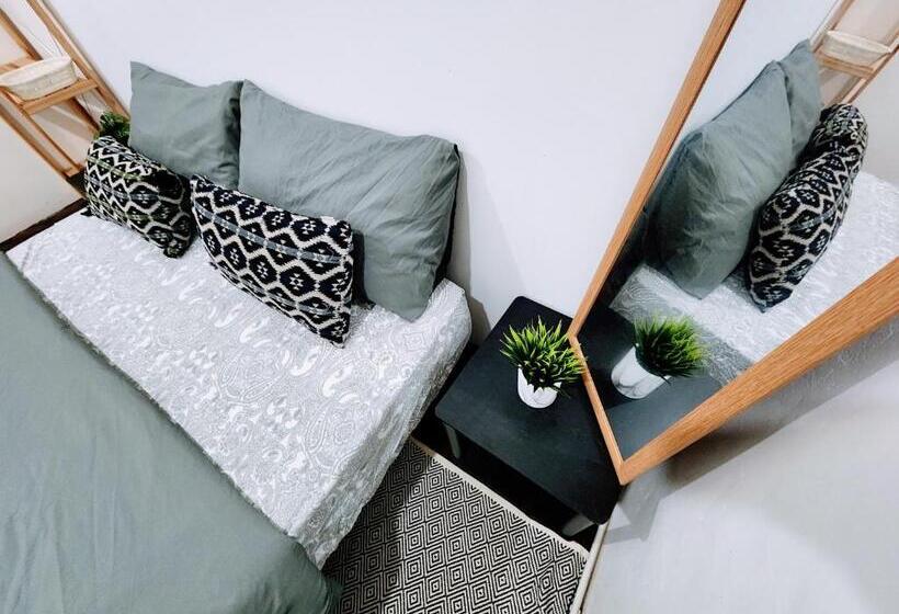 Upspot Kuching Waterfront Premium Hostel