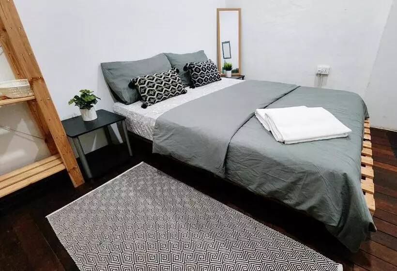 Upspot Kuching Waterfront Premium Hostel