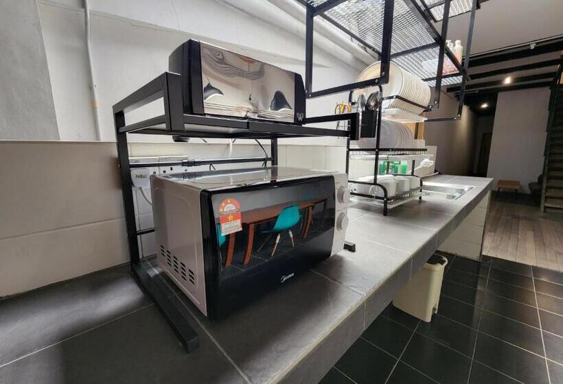 Upspot Kuching Waterfront Premium Hostel