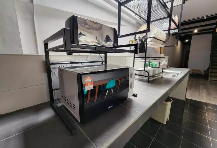 Upspot Kuching Waterfront Premium Hostel