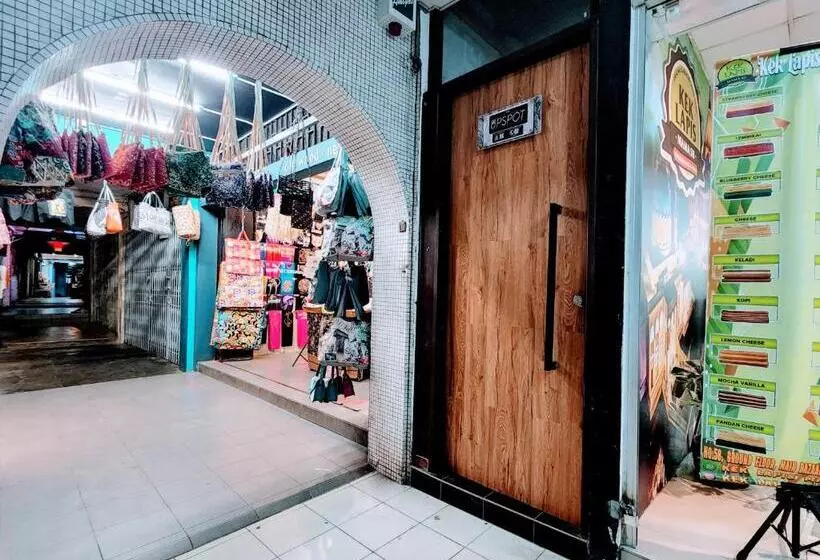 Upspot Kuching Waterfront Premium Hostel