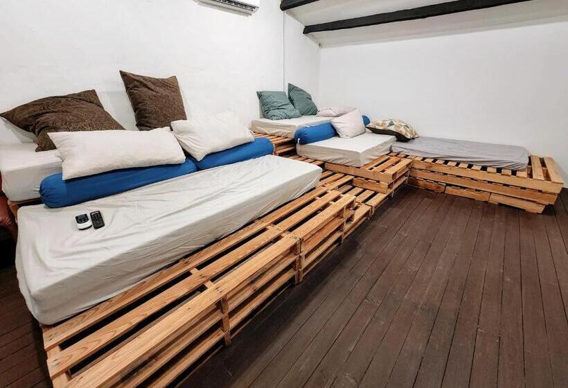 Upspot Kuching Waterfront Premium Hostel