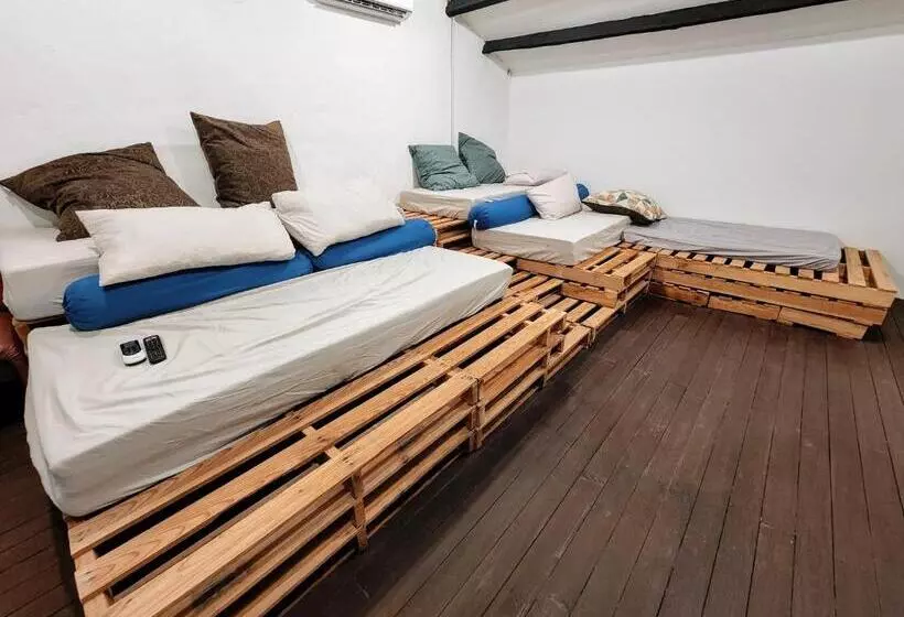 Upspot Kuching Waterfront Premium Hostel