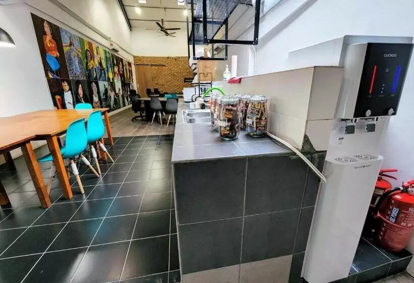 Upspot Kuching Waterfront Premium Hostel
