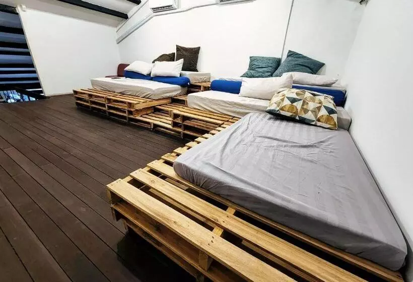 Upspot Kuching Waterfront Premium Hostel