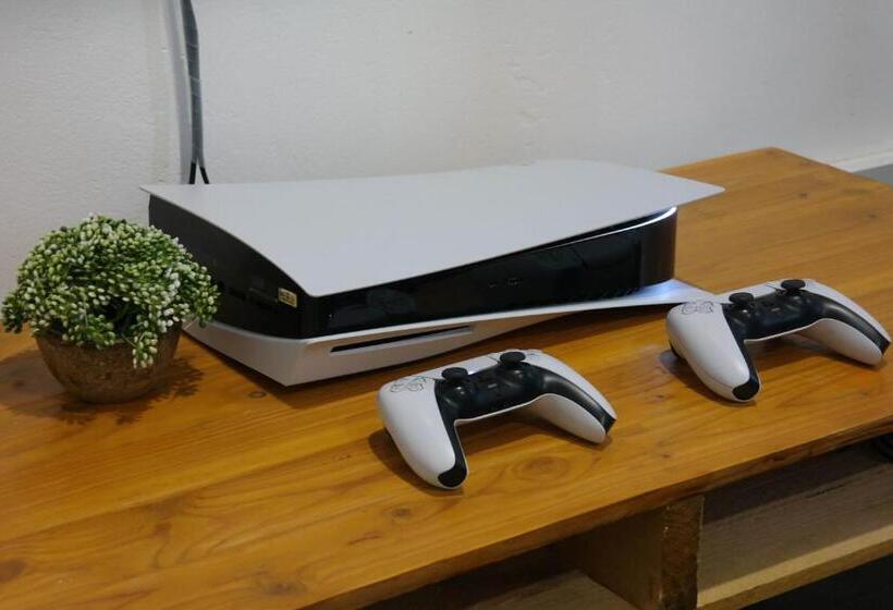 Upspot Kuching Waterfront Premium Hostel