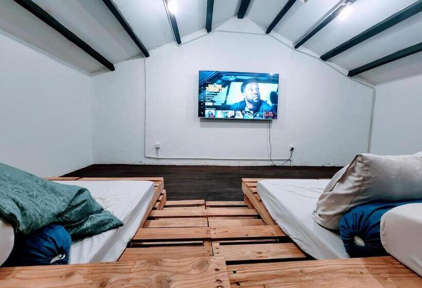 Upspot Kuching Waterfront Premium Hostel