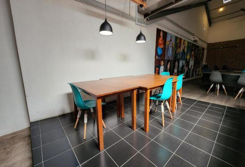 Upspot Kuching Waterfront Premium Hostel