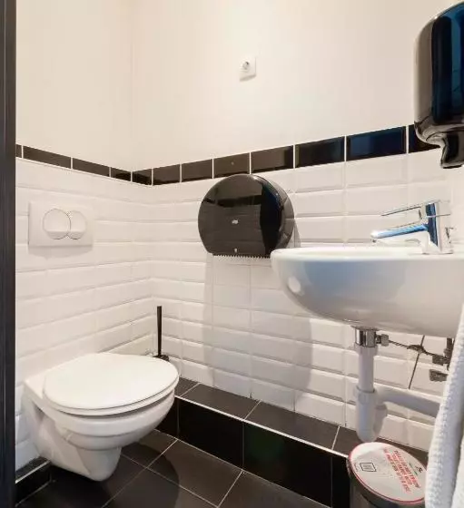 Adagio Hostel 1.0 Oktogon