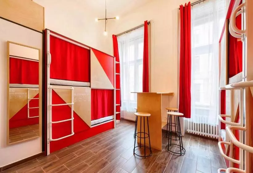 Adagio Hostel 1.0 Oktogon
