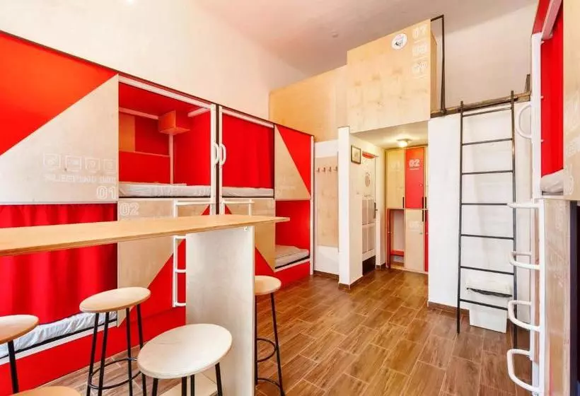Adagio Hostel 1.0 Oktogon