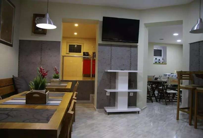 هاستل La Maison Ruse