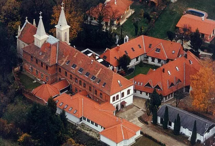 Retkeilymaja Martineum Felnőttképző Akadémia