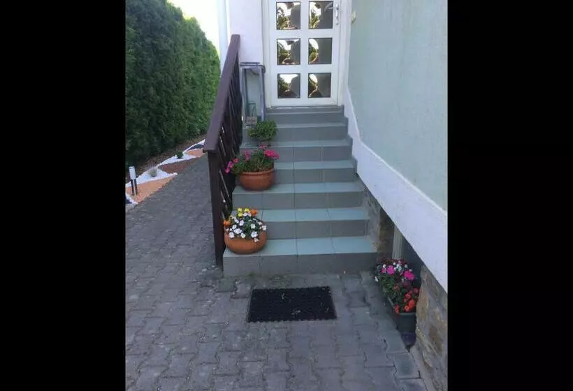 تختخواب و صبحانه Rebeka Panzió