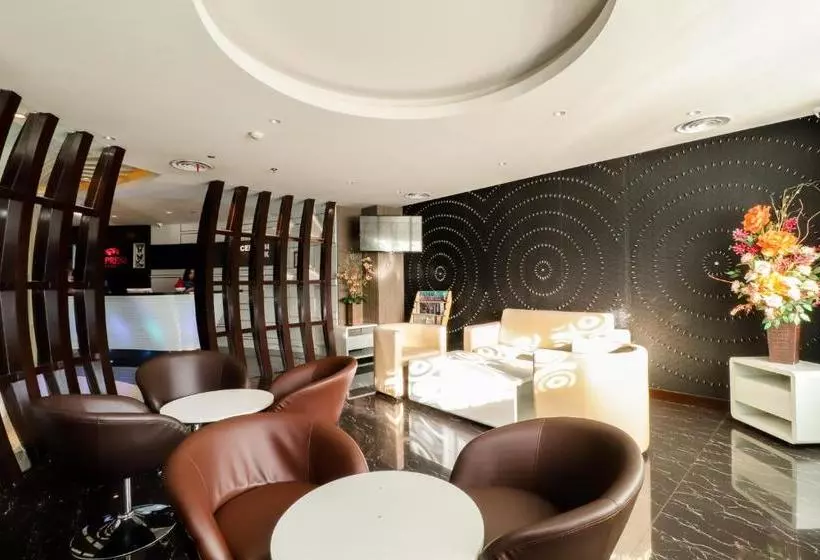 هتل Empress  Makassar