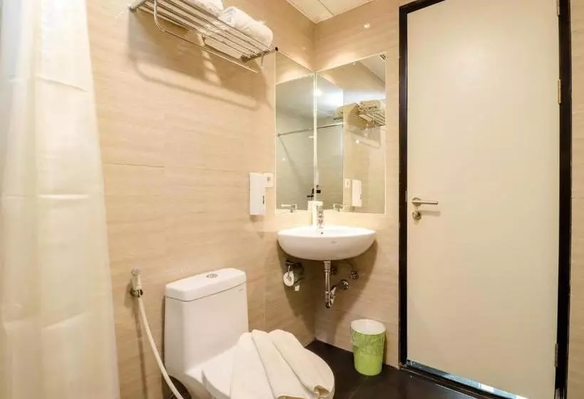 هتل Empress  Makassar