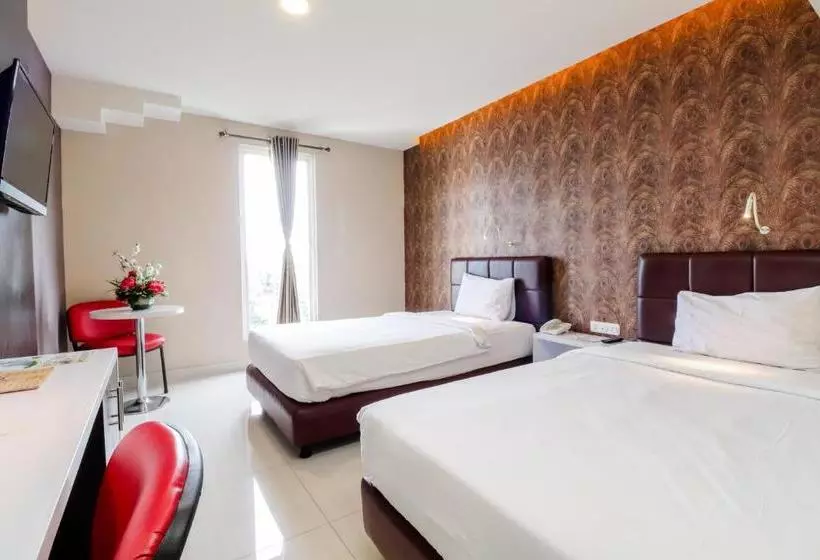 هتل Empress  Makassar