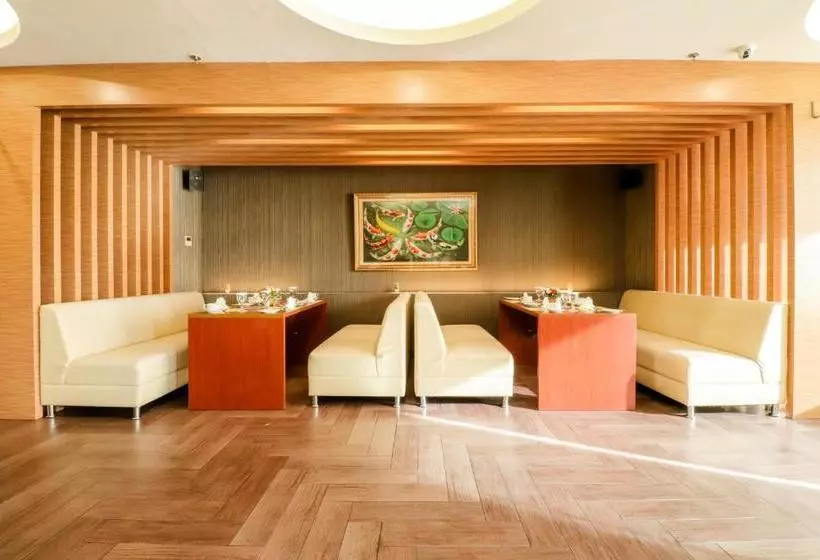 هتل Empress  Makassar