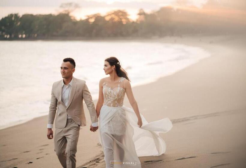 Отель Aruna Senggigi Resort & Convention