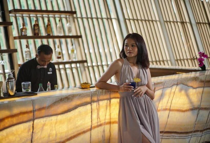 Отель Aruna Senggigi Resort & Convention