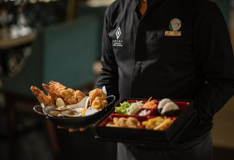 Отель Aruna Senggigi Resort & Convention