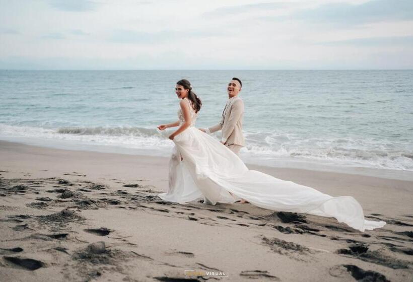 Отель Aruna Senggigi Resort & Convention