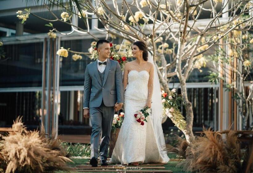 Отель Aruna Senggigi Resort & Convention