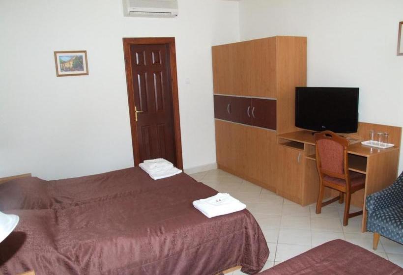 בית מלון כפרי Rákóczi Panzió