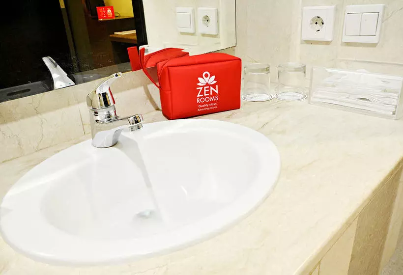 ホテル Zen Rooms Bandengan Selatan