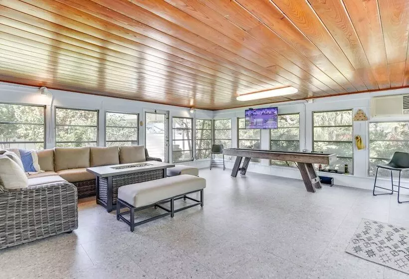 Bradenton Mid Century Charmer: 5 Mi To Beach!