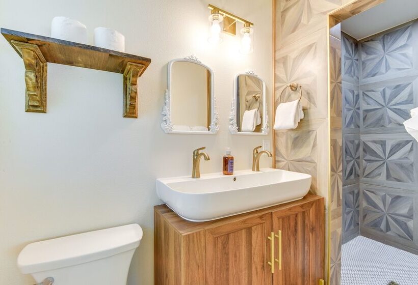 Bradenton Mid Century Charmer: 5 Mi To Beach!