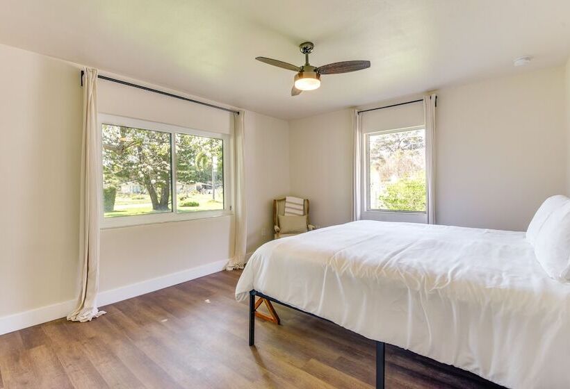 Bradenton Mid Century Charmer: 5 Mi To Beach!