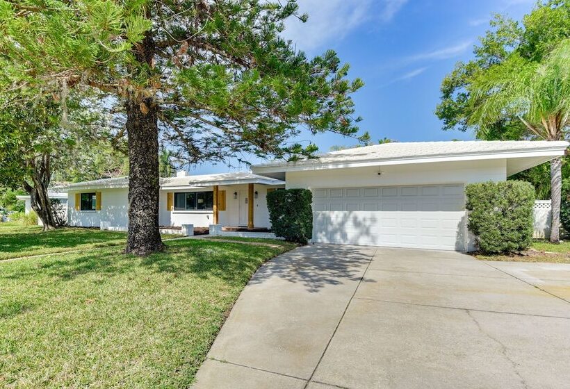 Bradenton Mid Century Charmer: 5 Mi To Beach!