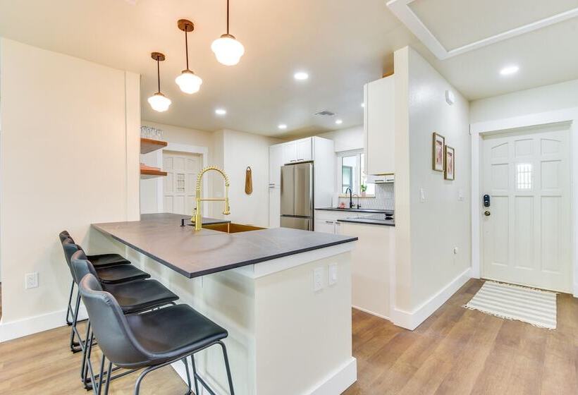 Bradenton Mid Century Charmer: 5 Mi To Beach!