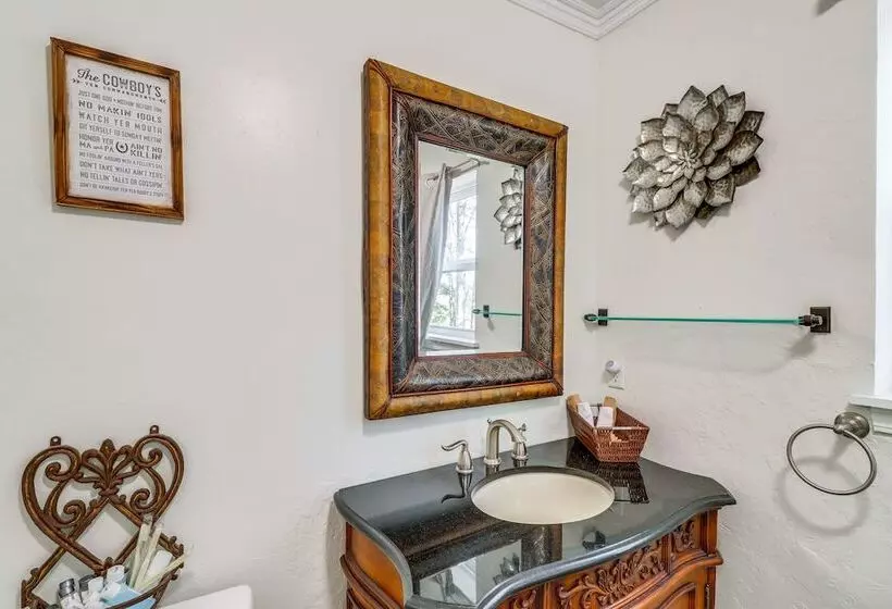 Charming Fairfield Bay Home On Golf Course