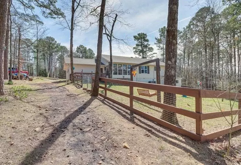 Charming Fairfield Bay Home On Golf Course