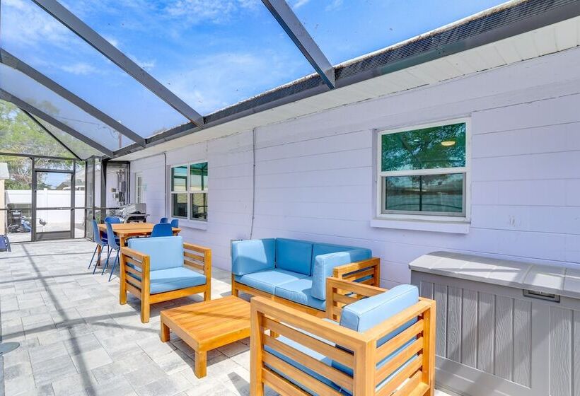 Largo Escape W/ Heated Pool & Lanai Oasis!