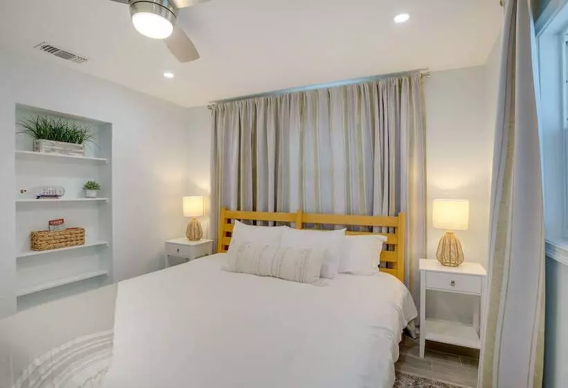 Largo Escape W/ Heated Pool & Lanai Oasis!