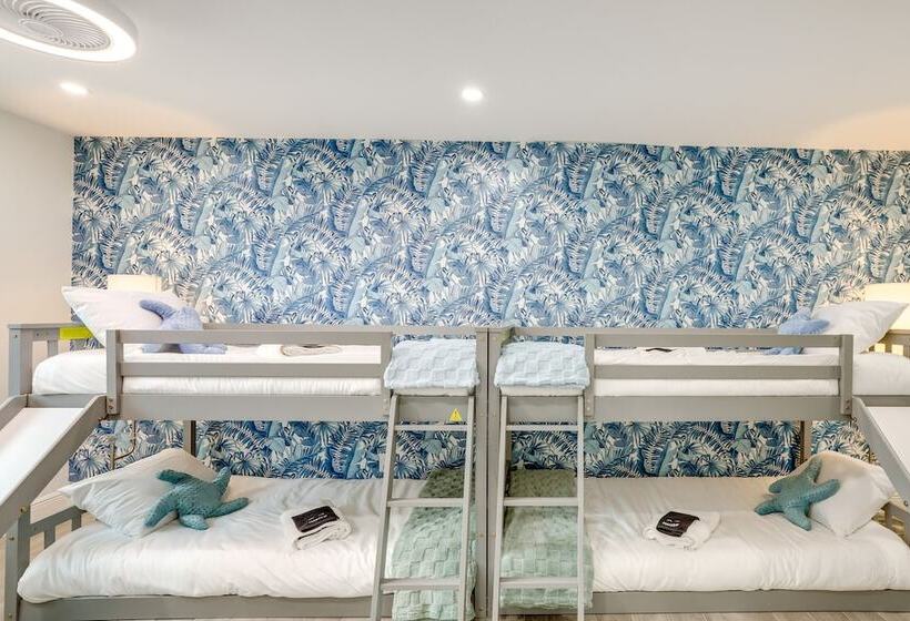 Largo Escape W/ Heated Pool & Lanai Oasis!