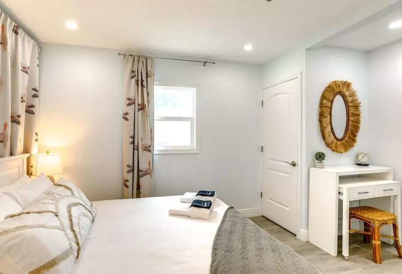 Largo Escape W/ Heated Pool & Lanai Oasis!