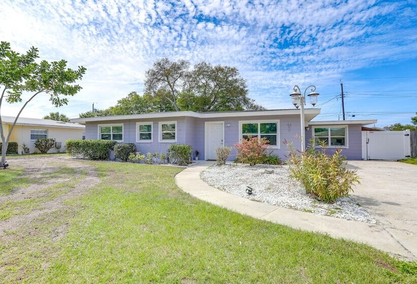 Largo Escape W/ Heated Pool & Lanai Oasis!