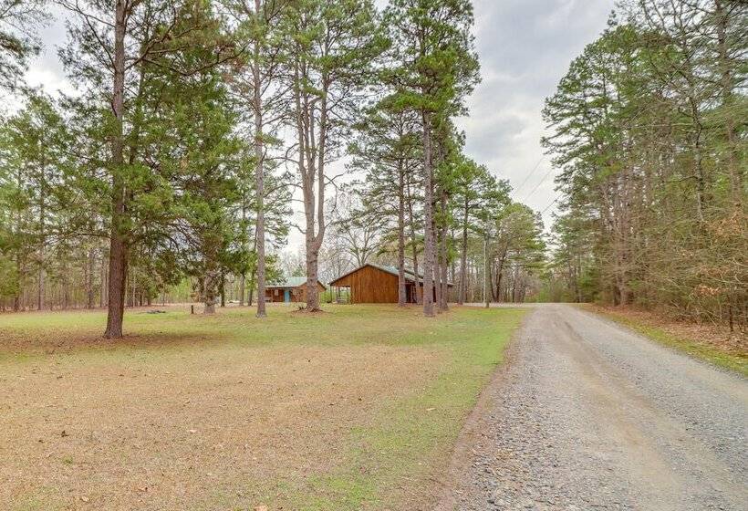 1/2 Mi To Greers Ferry Lake: Quiet Cabin W/ Porch