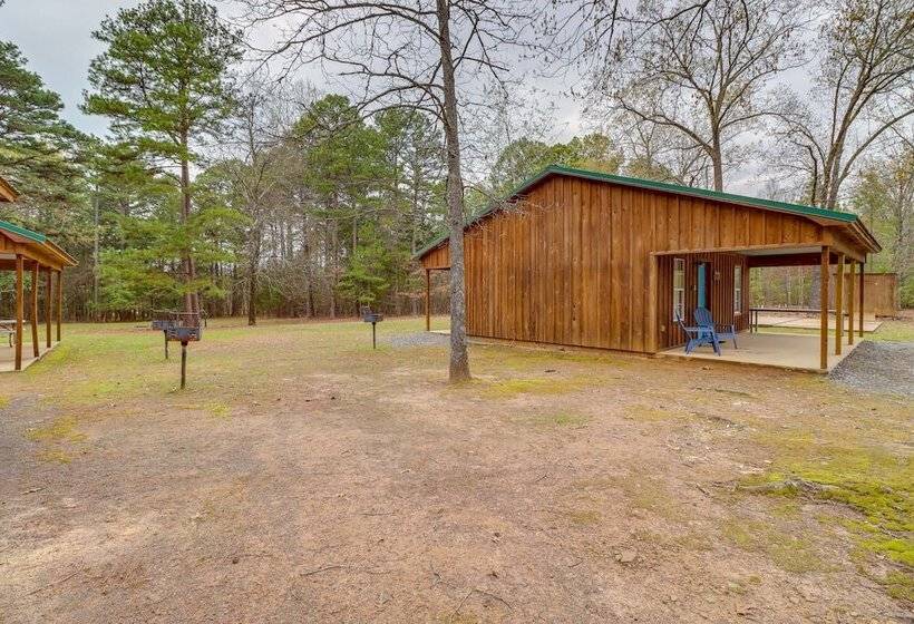 1/2 Mi To Greers Ferry Lake: Quiet Cabin W/ Porch