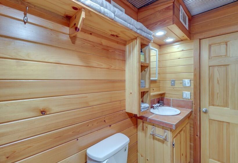 1/2 Mi To Greers Ferry Lake: Quiet Cabin W/ Porch