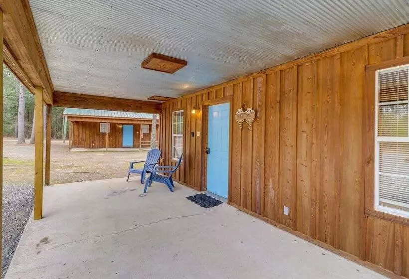 1/2 Mi To Greers Ferry Lake: Quiet Cabin W/ Porch