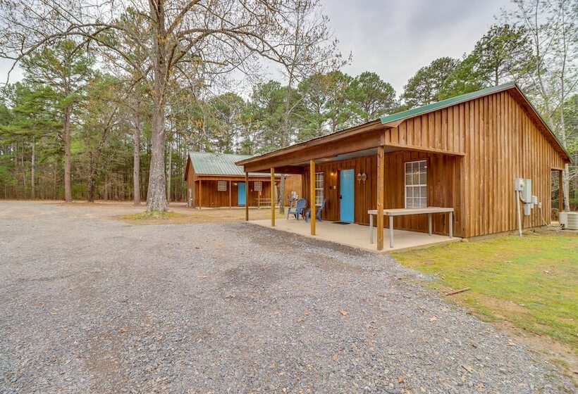 1/2 Mi To Greers Ferry Lake: Quiet Cabin W/ Porch