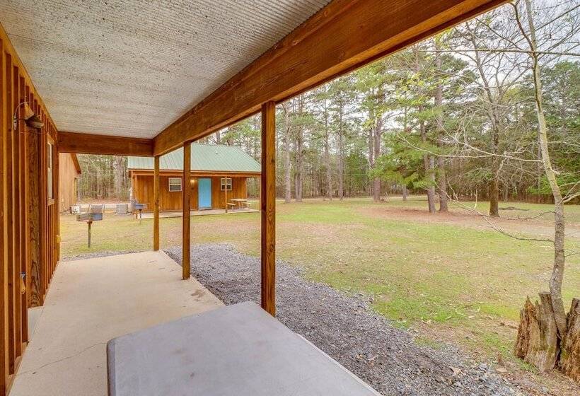 1/2 Mi To Greers Ferry Lake: Quiet Cabin W/ Porch