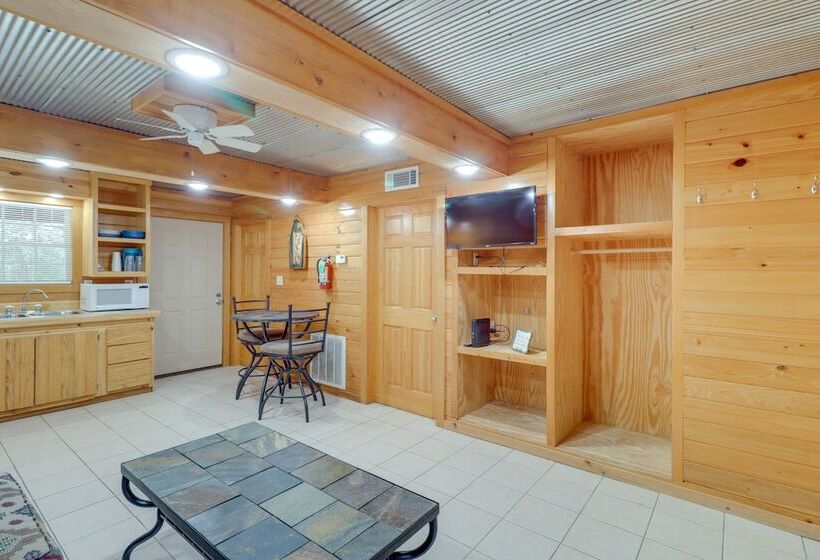 1/2 Mi To Greers Ferry Lake: Quiet Cabin W/ Porch